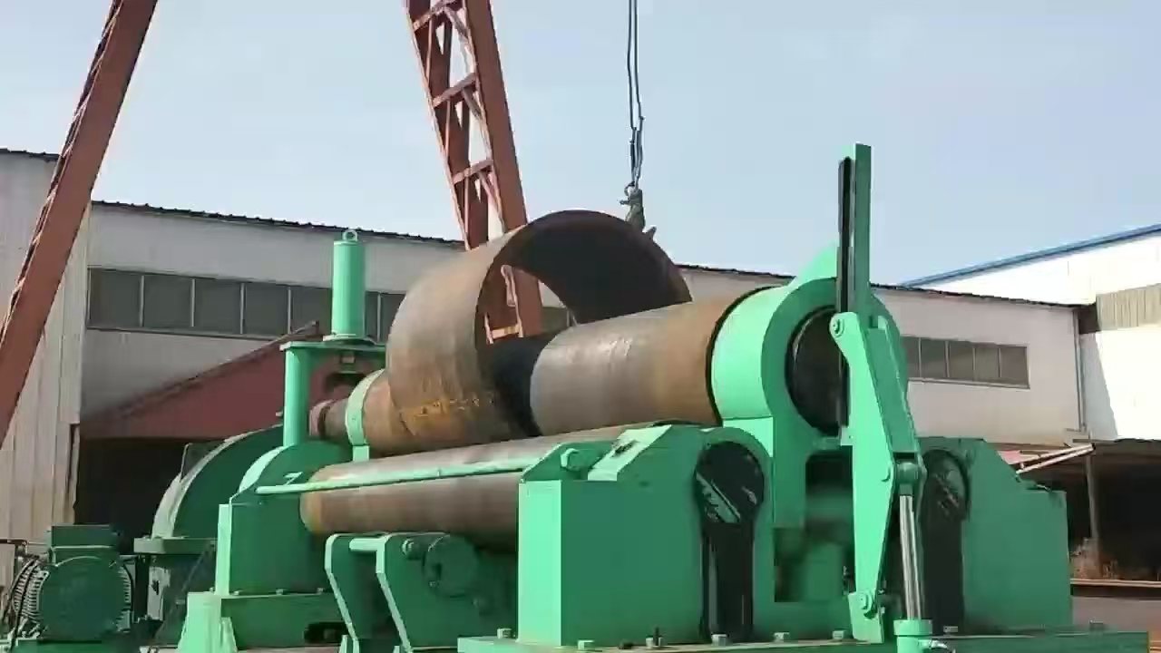 Која е разликата помеѓу спиралната заварена цевка и завитканата цевка од челична плоча како столбови?